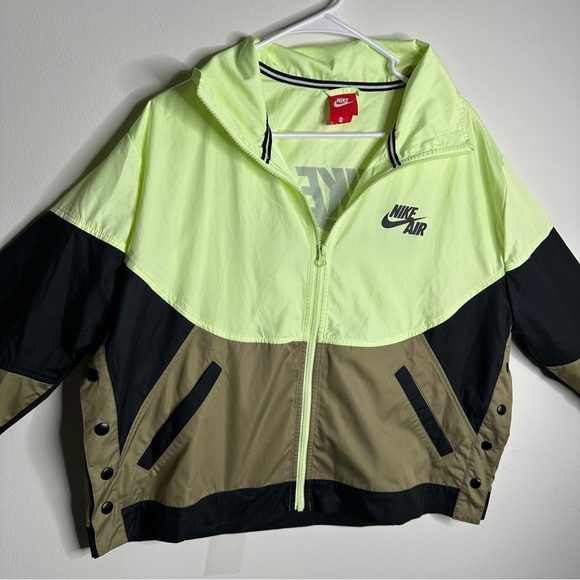 Nike Air - Women’s XS Windbreaker - Zippers and Side Snaps - Athleisure - Picture 3 of 13